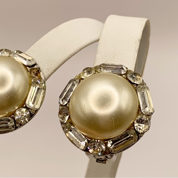 Coro vintage baguette rhinestone pearl round button dome sparkling earrings - Picture 9 of 15